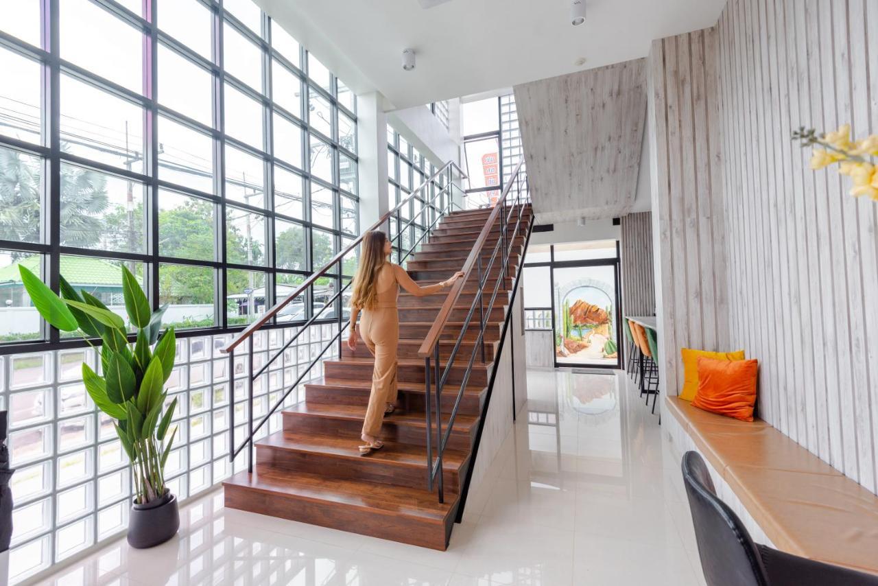 Play Poshtel & Cafe' Hotel Krabi Exterior photo