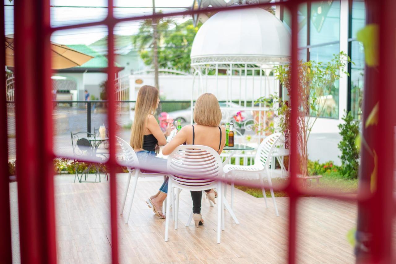 Play Poshtel & Cafe' Hotel Krabi Exterior photo
